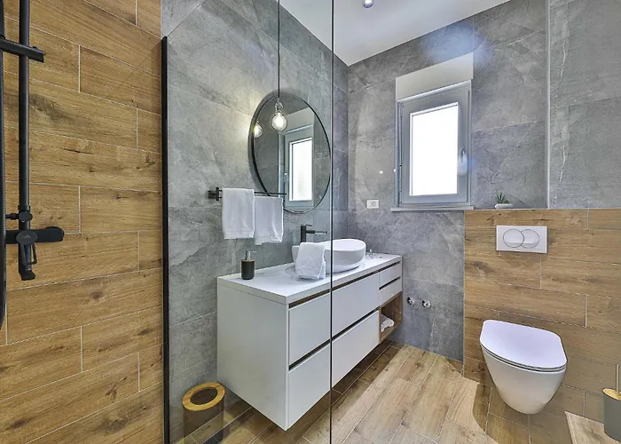 Lovely In Seget Donji Tatil Evi