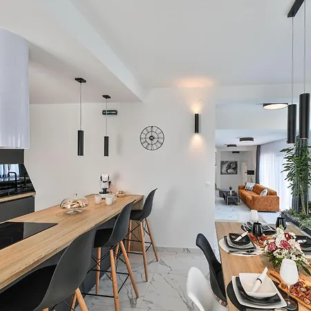 Lovely In Seget Donji