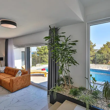 Lovely In Seget Donji