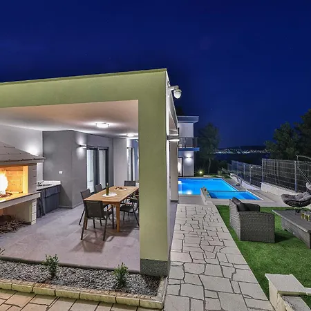 Tatil Evi Lovely In Seget Donji