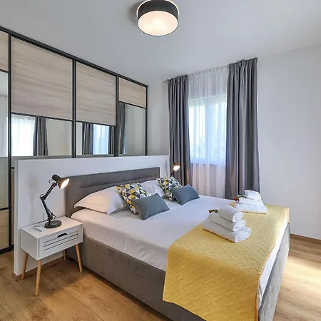 Lovely In Seget Donji *