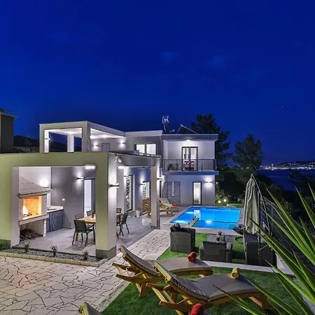 Lovely In Seget Donji Tatil Evi Trogir