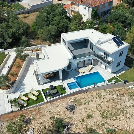 Lovely In Seget Donji Tatil Evi