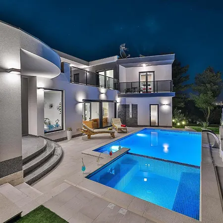 Lovely In Seget Donji Трогир