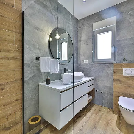 Lovely In Seget Donji Tatil Evi