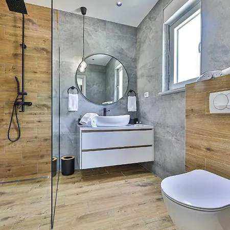 Lovely In Seget Donji